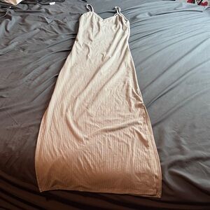 Chic Grey Dress With Slit